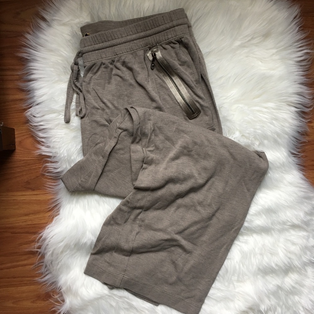 St. John Spa Beige Casual Lounge Pants
